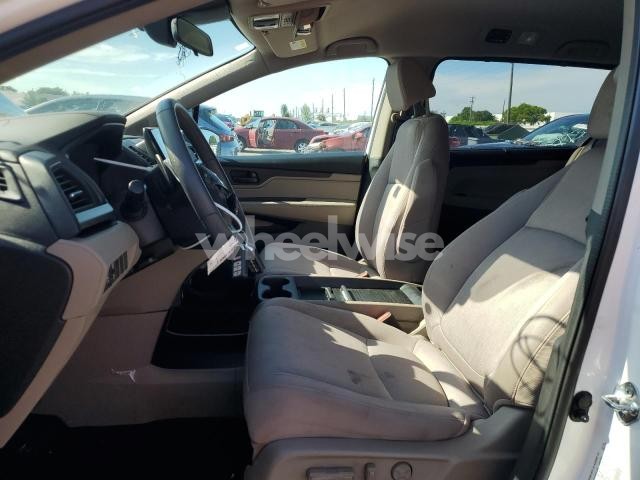 Photo 2 of 2021 HONDA ODYSSEY EX (VIN 5FNRL6H59MB044202)