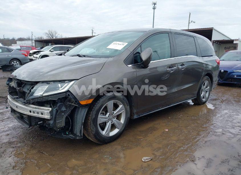 Photo 2 of 2019 Honda Odyssey EX (VIN 5FNRL6H5XKB117347)