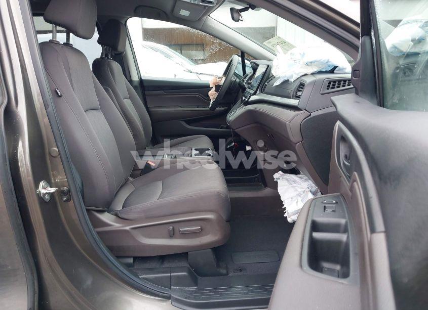 Photo 5 of 2019 Honda Odyssey EX (VIN 5FNRL6H5XKB117347)