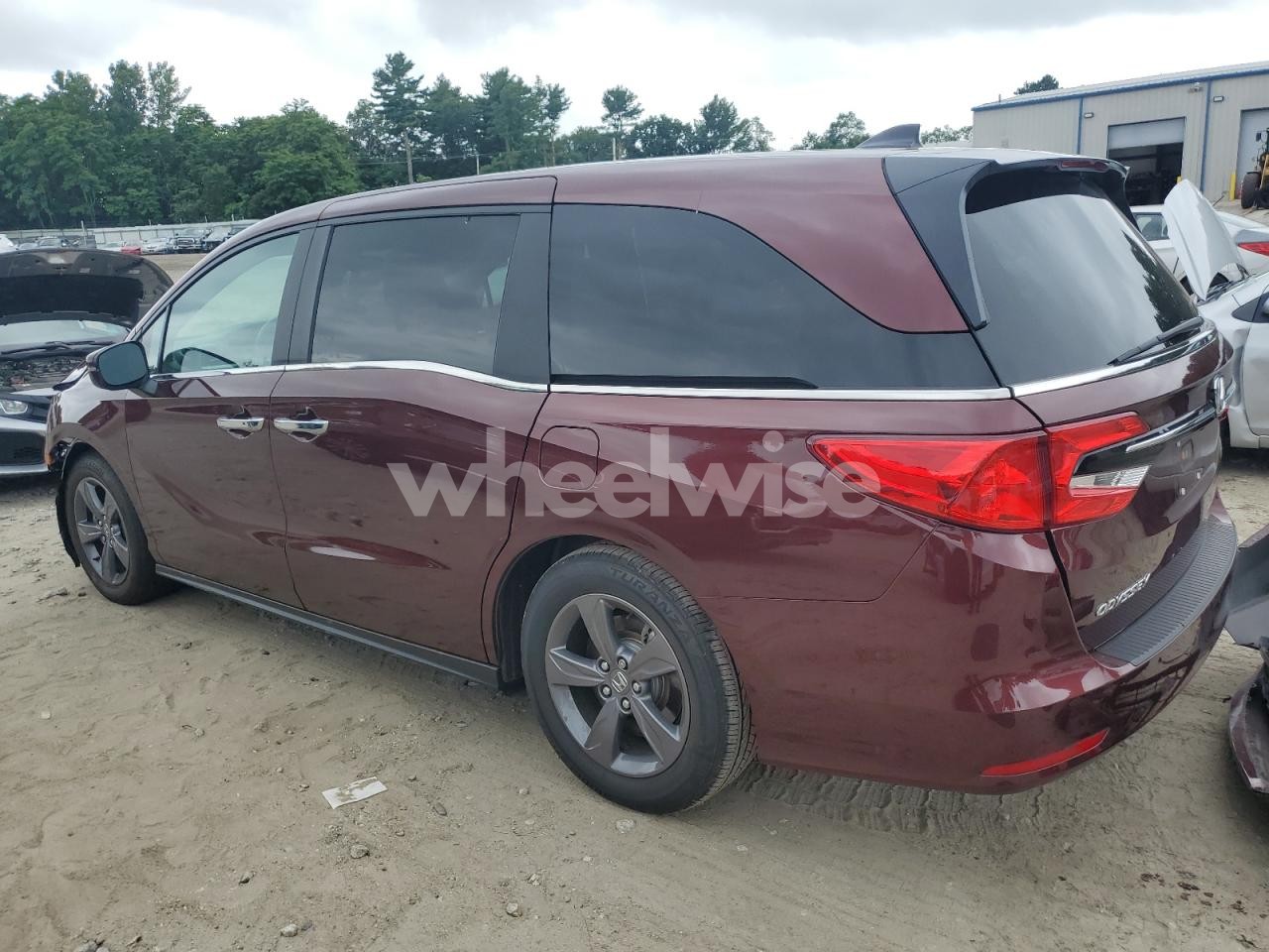 Photo 2 of 2021 HONDA ODYSSEY EX (VIN 5FNRL6H5XMB019499)