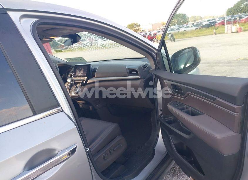 Photo 5 of 2024 Honda Odyssey EX-L (VIN 5FNRL6H61RB050544)