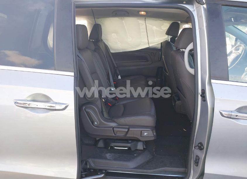 Photo 8 of 2024 Honda Odyssey EX-L (VIN 5FNRL6H61RB050544)