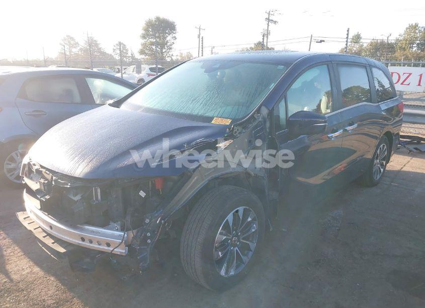 Photo 2 of 2024 Honda Odyssey EX-L (VIN 5FNRL6H62RB005161)