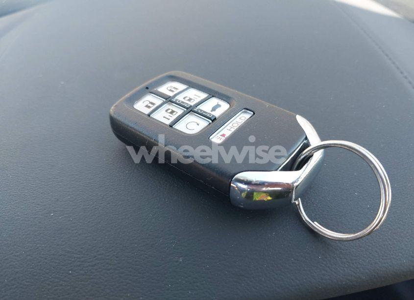 Photo 11 of 2024 Honda Odyssey EX-L (VIN 5FNRL6H63RB057902)