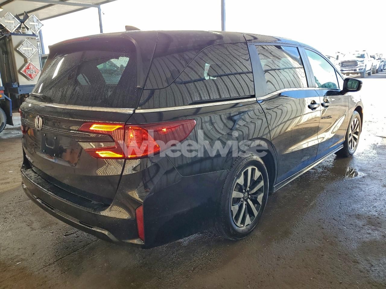 Photo 3 of 2025 HONDA ODYSSEY EXL (VIN 5FNRL6H67SB088432)