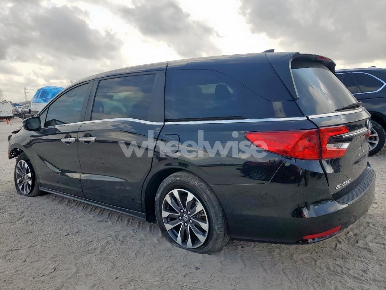 Photo 2 of 2024 HONDA ODYSSEY EXL (VIN 5FNRL6H68RB065834)