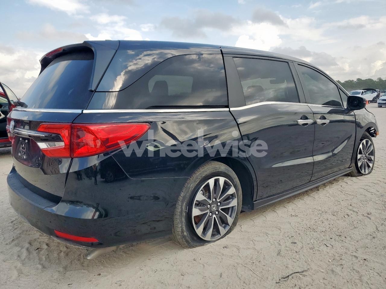 Photo 3 of 2024 HONDA ODYSSEY EXL (VIN 5FNRL6H68RB065834)