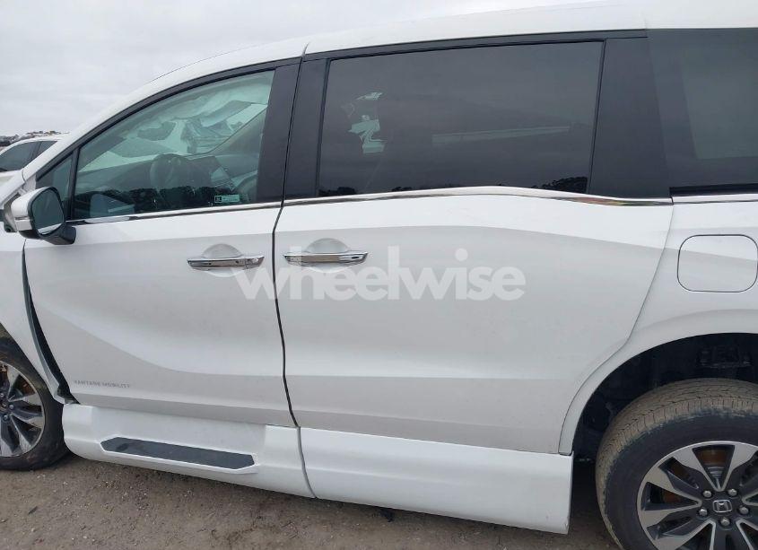 Photo 15 of 2024 Honda Odyssey EX-L (VIN 5FNRL6H69RB038299)