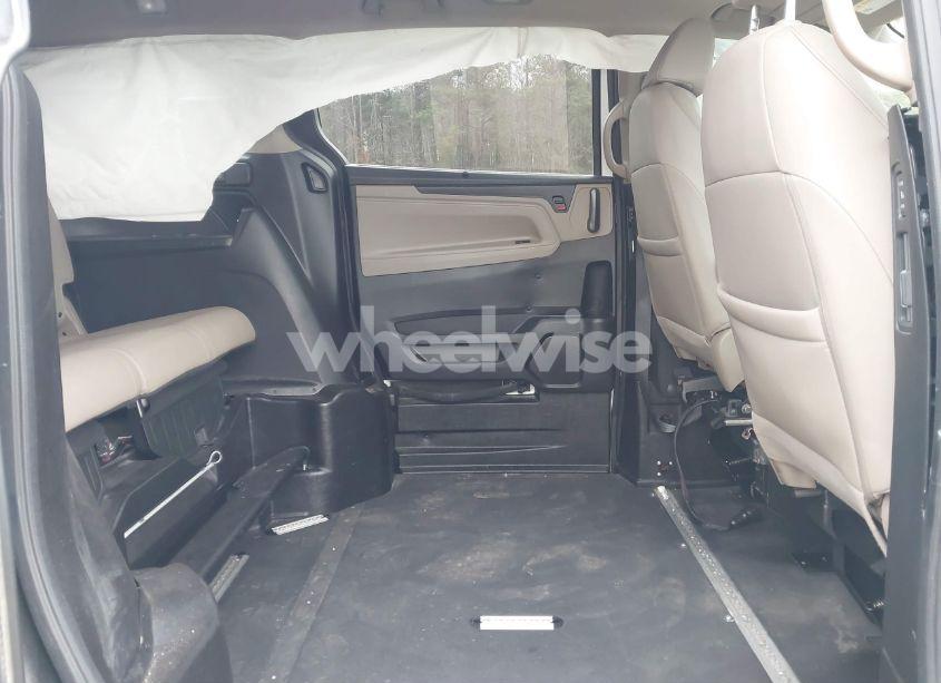 Photo 8 of 2024 Honda Odyssey EX-L (VIN 5FNRL6H69RB038299)