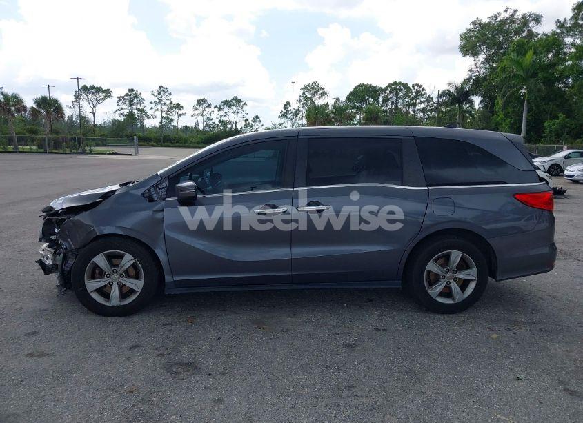 Photo 14 of 2018 Honda Odyssey EX-L (VIN 5FNRL6H70JB022134)