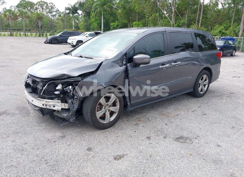 Photo 2 of 2018 Honda Odyssey EX-L (VIN 5FNRL6H70JB022134)