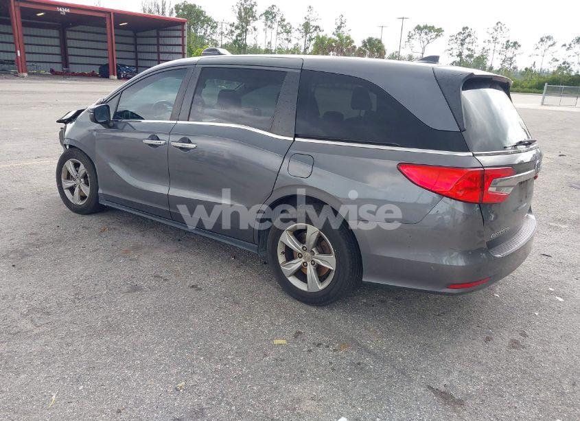 Photo 3 of 2018 Honda Odyssey EX-L (VIN 5FNRL6H70JB022134)