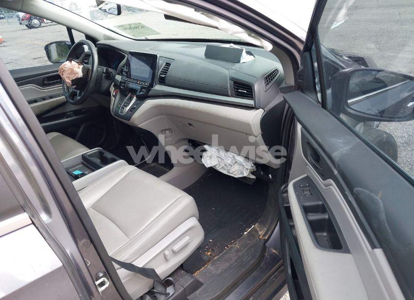 Photo 5 of 2018 Honda Odyssey EX-L (VIN 5FNRL6H70JB022134)