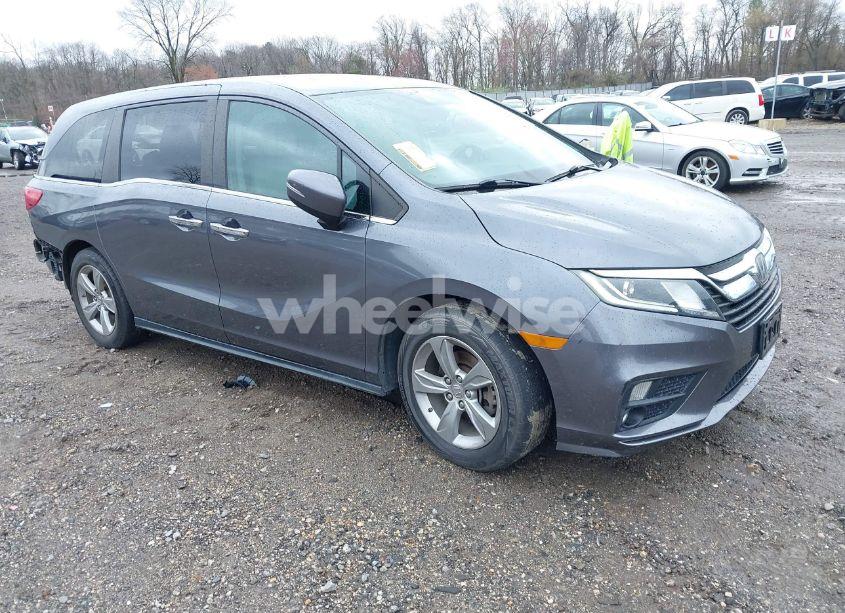 2018 Honda Odyssey EX-L (VIN 5FNRL6H70JB025227) main photo