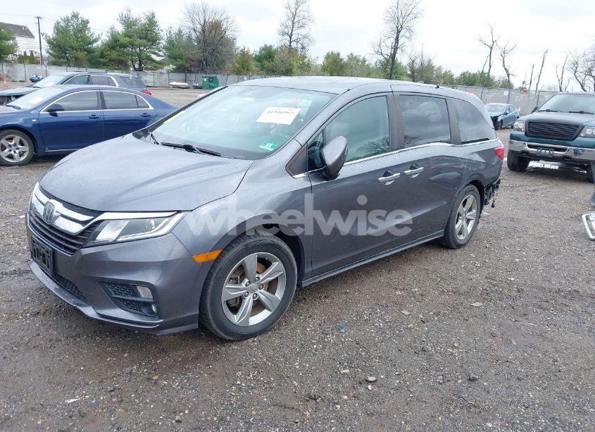 Photo 2 of 2018 Honda Odyssey EX-L (VIN 5FNRL6H70JB025227)