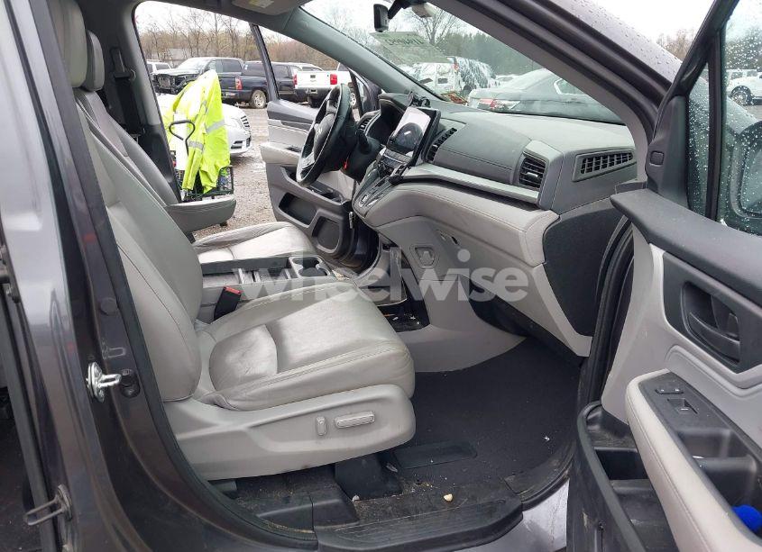 Photo 5 of 2018 Honda Odyssey EX-L (VIN 5FNRL6H70JB025227)