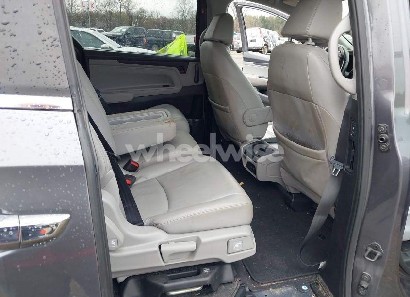 Photo 8 of 2018 Honda Odyssey EX-L (VIN 5FNRL6H70JB025227)