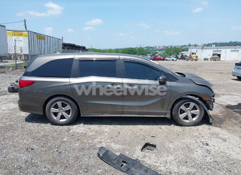 Photo 14 of 2018 Honda Odyssey EX-L (VIN 5FNRL6H70JB030038)