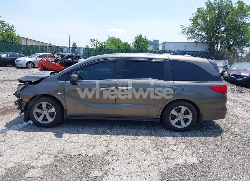 Photo 15 of 2018 Honda Odyssey EX-L (VIN 5FNRL6H70JB030038)
