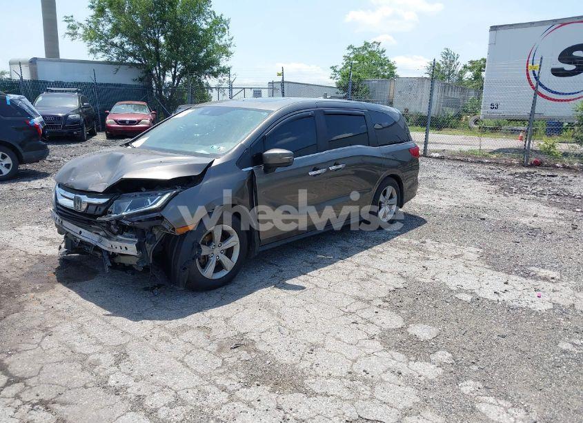 Photo 2 of 2018 Honda Odyssey EX-L (VIN 5FNRL6H70JB030038)