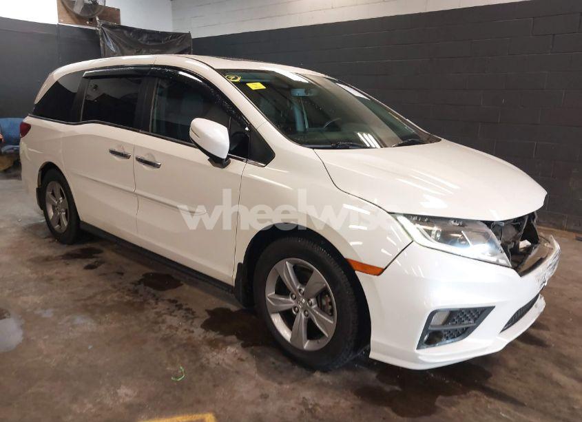 2018 Honda Odyssey EX-L (VIN 5FNRL6H70JB049544) main photo