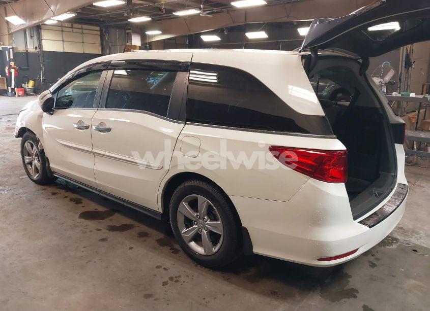Photo 3 of 2018 Honda Odyssey EX-L (VIN 5FNRL6H70JB049544)