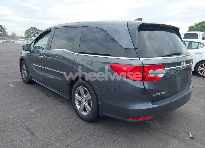 Photo 3 of 2018 Honda Odyssey EX-L (VIN 5FNRL6H70JB066747)