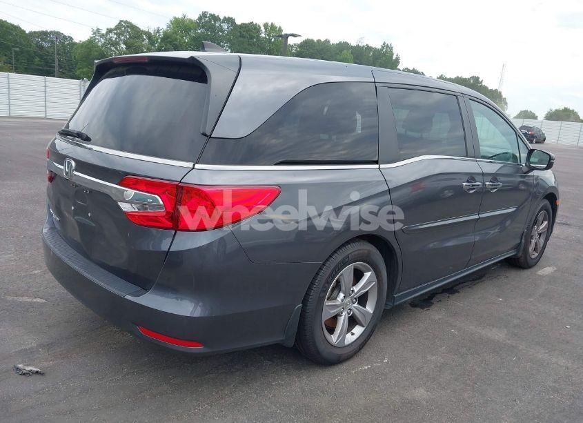 Photo 4 of 2018 Honda Odyssey EX-L (VIN 5FNRL6H70JB066747)