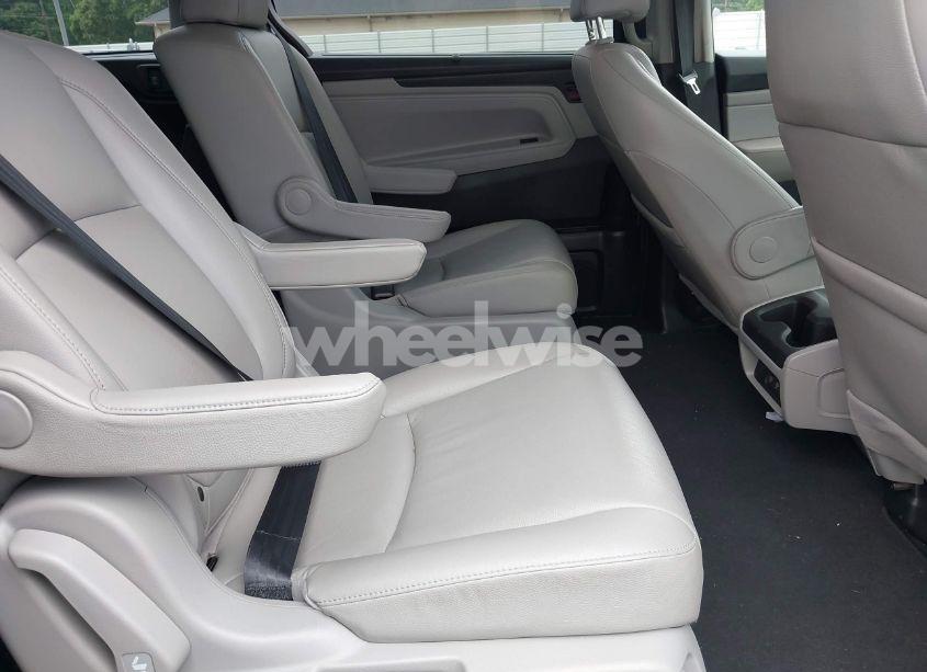 Photo 8 of 2018 Honda Odyssey EX-L (VIN 5FNRL6H70JB066747)
