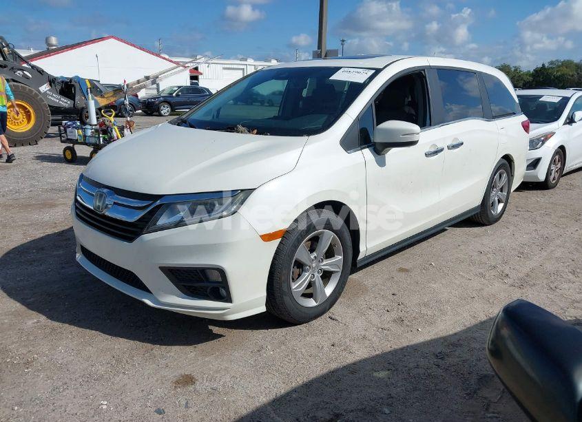 Photo 2 of 2018 Honda Odyssey EX-L (VIN 5FNRL6H70JB083886)