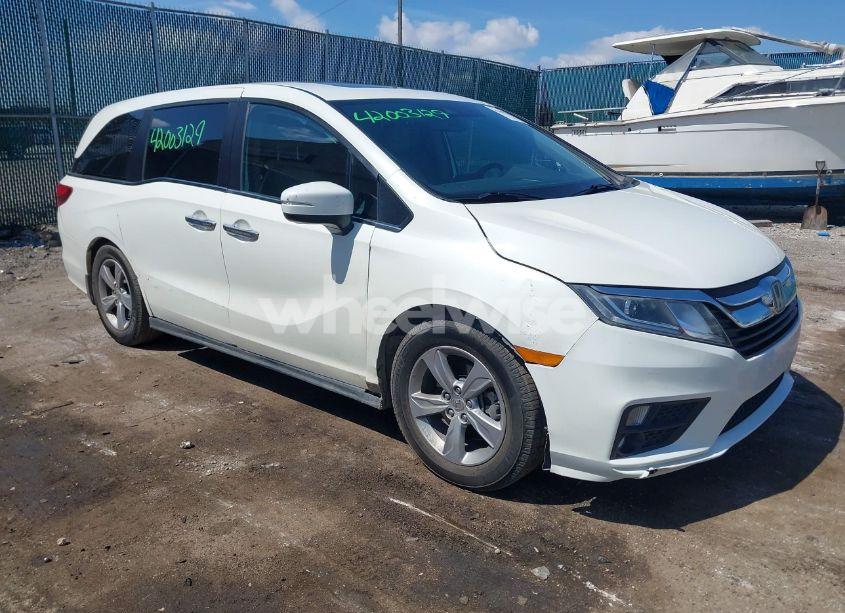 2018 Honda Odyssey EX-L (VIN 5FNRL6H70JB102713) main photo