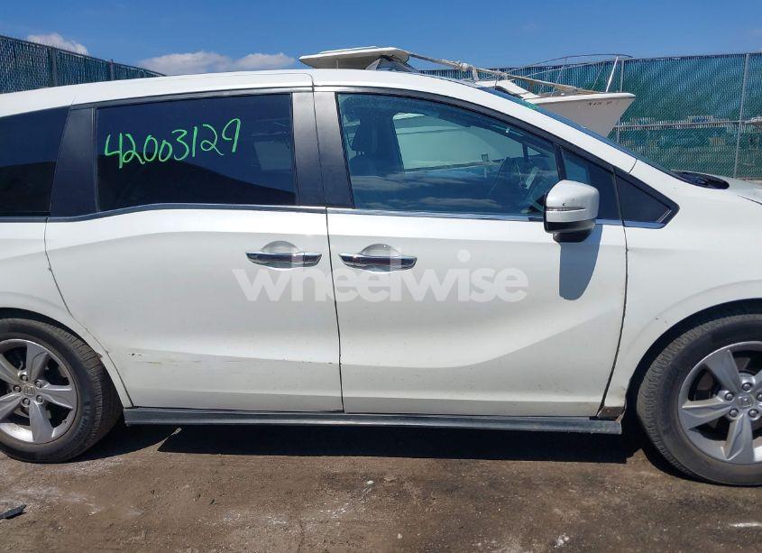 Photo 13 of 2018 Honda Odyssey EX-L (VIN 5FNRL6H70JB102713)