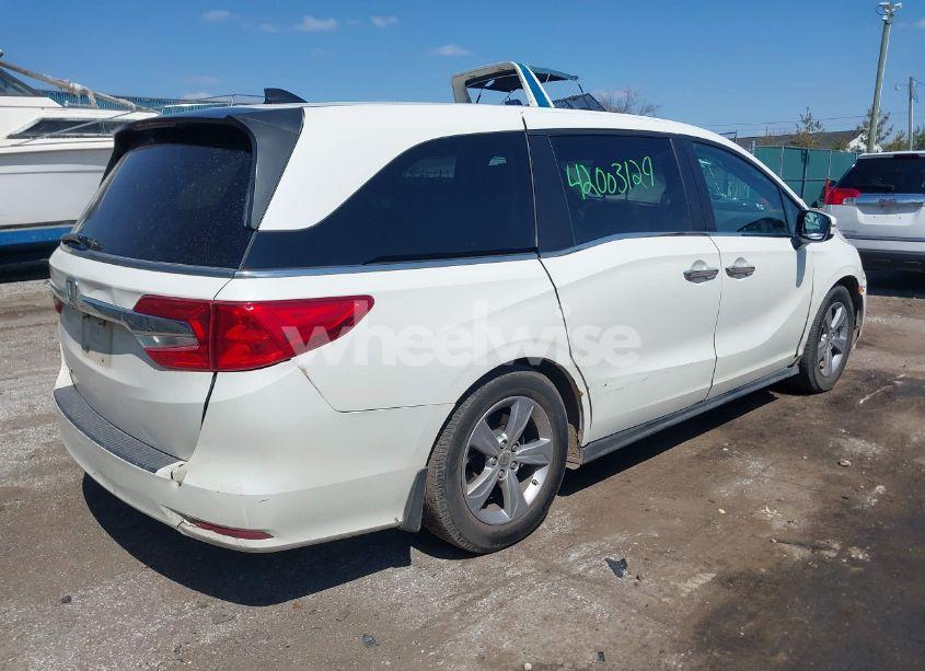 Photo 4 of 2018 Honda Odyssey EX-L (VIN 5FNRL6H70JB102713)