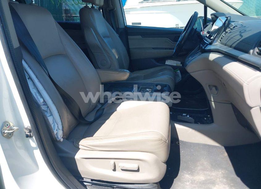Photo 5 of 2018 Honda Odyssey EX-L (VIN 5FNRL6H70JB102713)