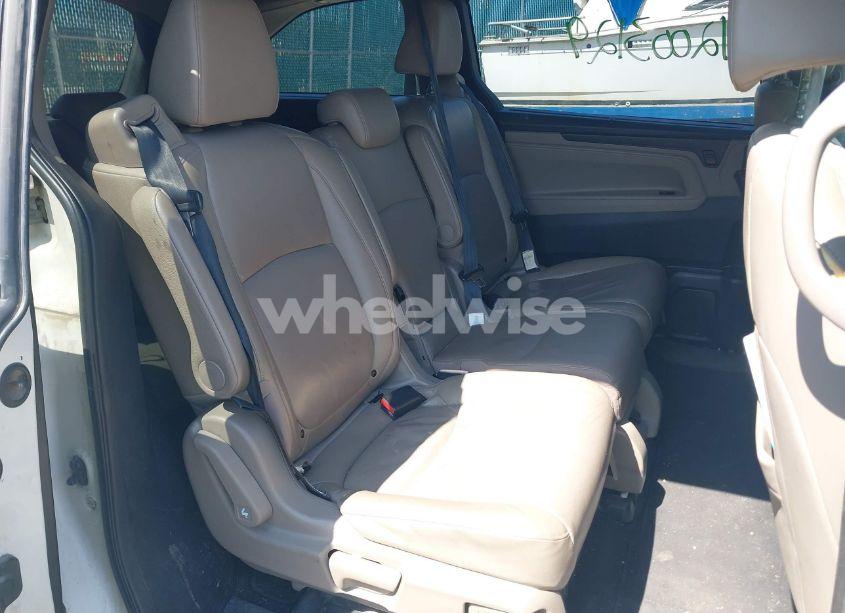 Photo 8 of 2018 Honda Odyssey EX-L (VIN 5FNRL6H70JB102713)