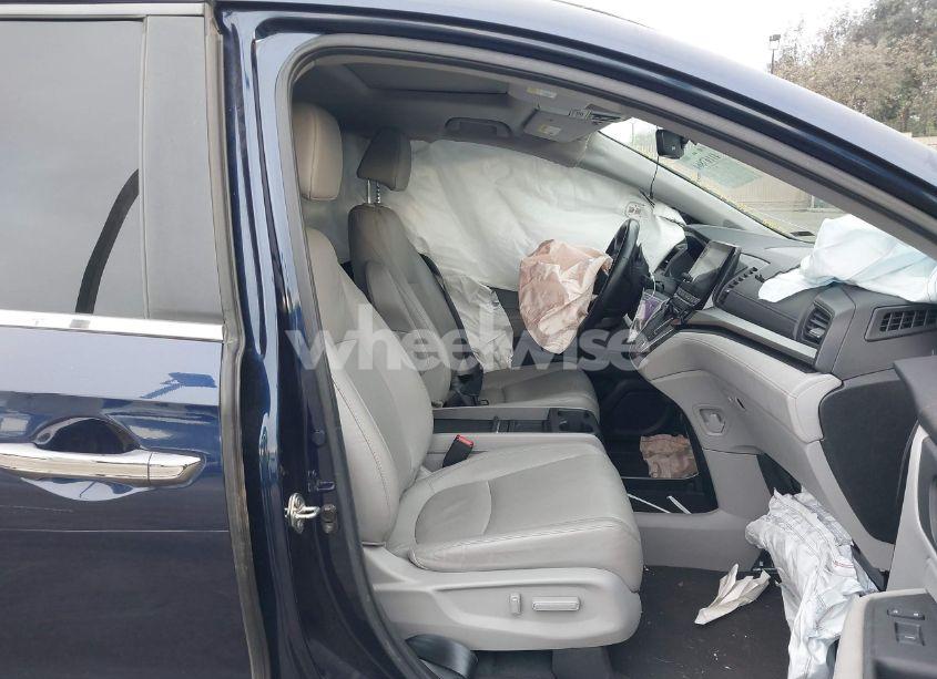 Photo 5 of 2019 Honda Odyssey EX-L (VIN 5FNRL6H70KB112398)