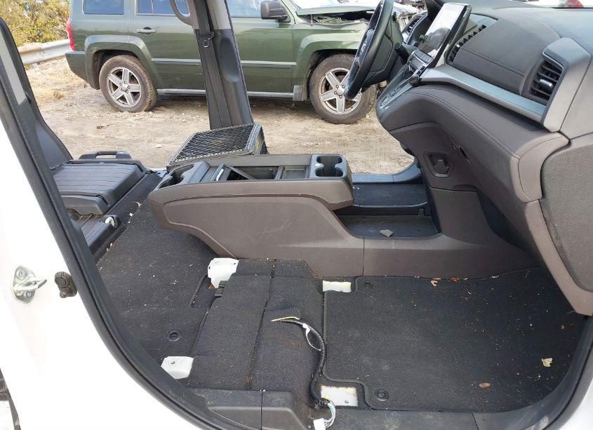 Photo 5 of 2020 Honda Odyssey (VIN 5FNRL6H70LB067111)