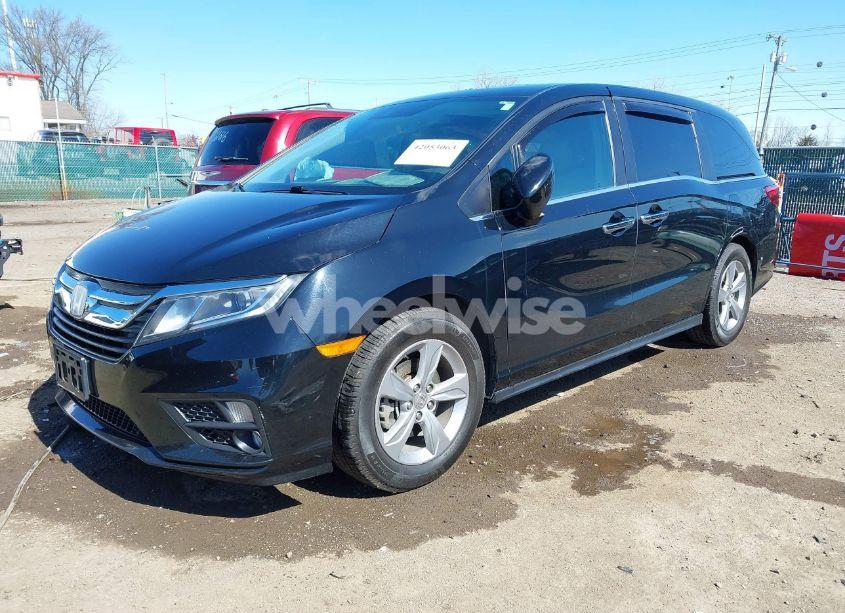 Photo 2 of 2018 Honda Odyssey EX-L (VIN 5FNRL6H71JB004550)