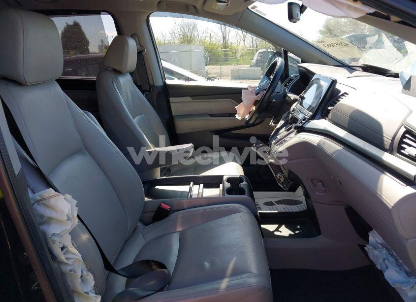 Photo 5 of 2018 Honda Odyssey EX-L (VIN 5FNRL6H71JB004550)