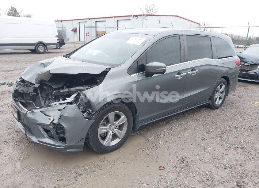 Photo 2 of 2018 Honda Odyssey EX-L (VIN 5FNRL6H71JB009196)