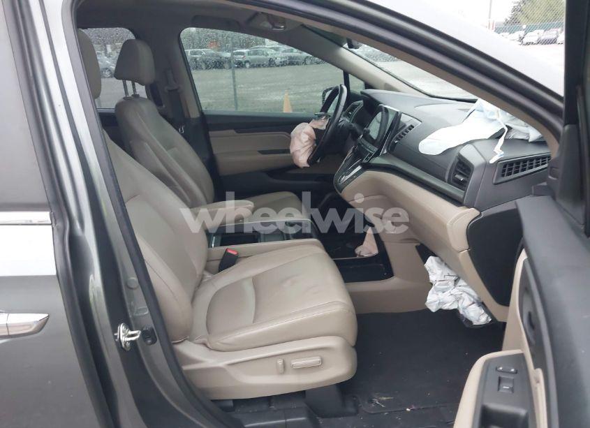 Photo 5 of 2018 Honda Odyssey EX-L (VIN 5FNRL6H71JB009196)