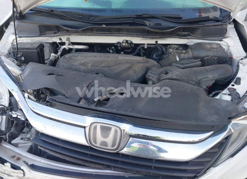 Photo 10 of 2018 Honda Odyssey EX-L (VIN 5FNRL6H71JB057068)