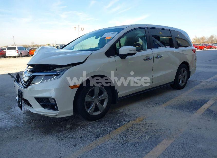 Photo 2 of 2018 Honda Odyssey EX-L (VIN 5FNRL6H71JB057068)