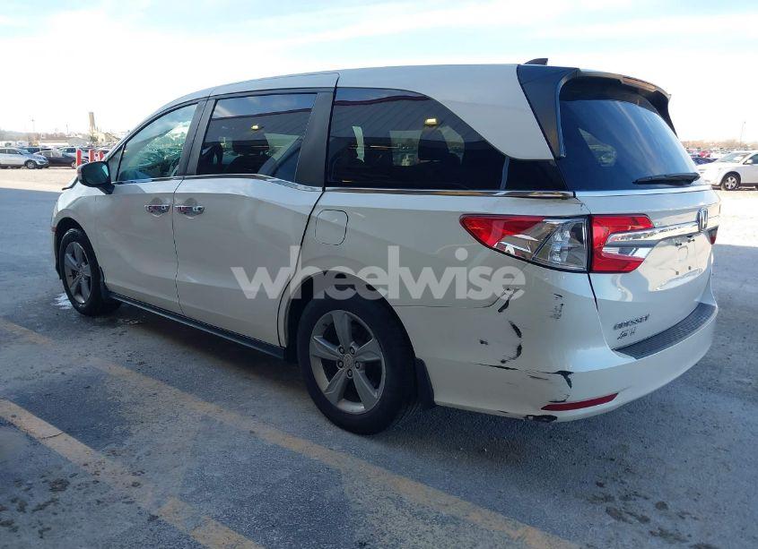 Photo 3 of 2018 Honda Odyssey EX-L (VIN 5FNRL6H71JB057068)