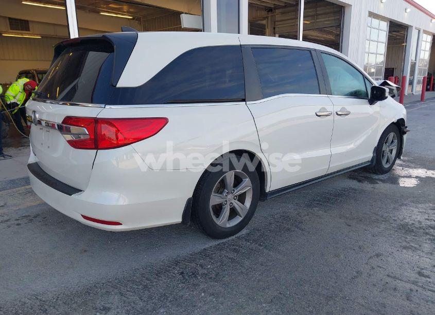 Photo 4 of 2018 Honda Odyssey EX-L (VIN 5FNRL6H71JB057068)