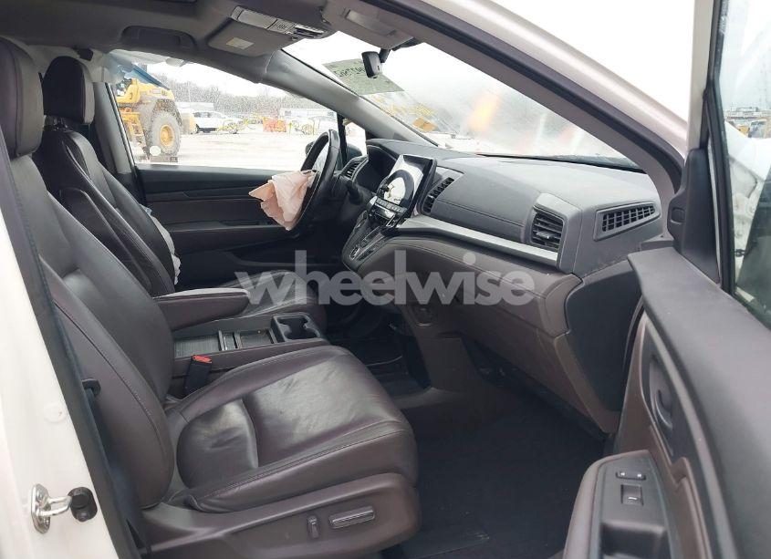 Photo 5 of 2018 Honda Odyssey EX-L (VIN 5FNRL6H71JB057068)