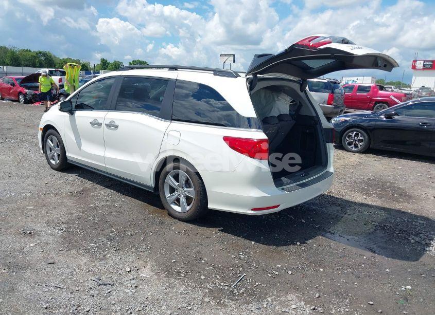 Photo 3 of 2018 Honda Odyssey EX-L (VIN 5FNRL6H71JB057300)