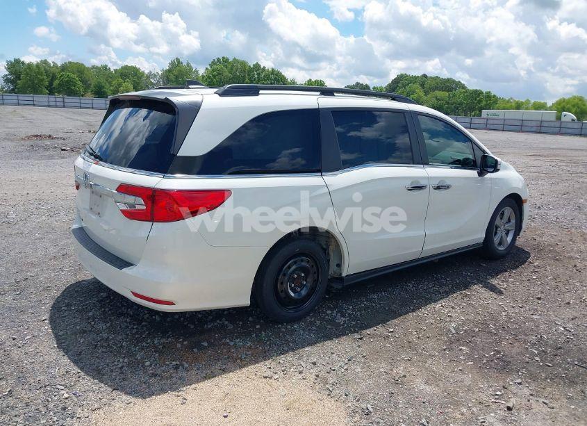 Photo 4 of 2018 Honda Odyssey EX-L (VIN 5FNRL6H71JB057300)