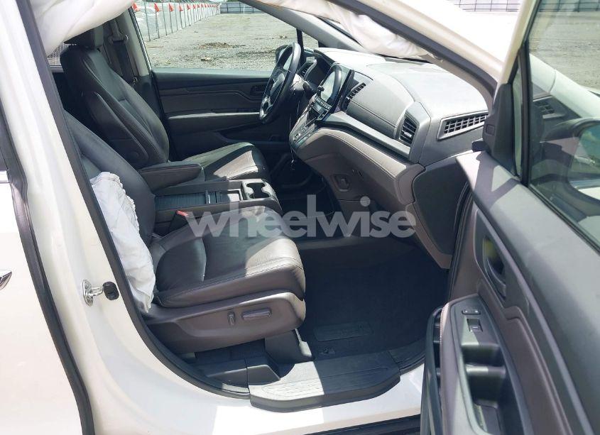 Photo 5 of 2018 Honda Odyssey EX-L (VIN 5FNRL6H71JB057300)