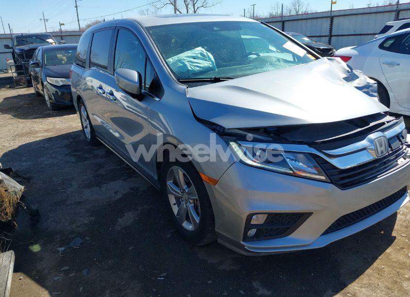2018 Honda Odyssey EX-L (VIN 5FNRL6H71JB077112) main photo